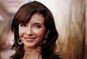 Acrtess Mary Steenburgen arrives for the film premiere of "Did You Hear About The Morgans?" in New York December 14, 2009.  REUTERS/Finbarr O'Reilly   (UNITED STATES - Tags: ENTERTAINMENT HEADSHOT) - RTXRUT1